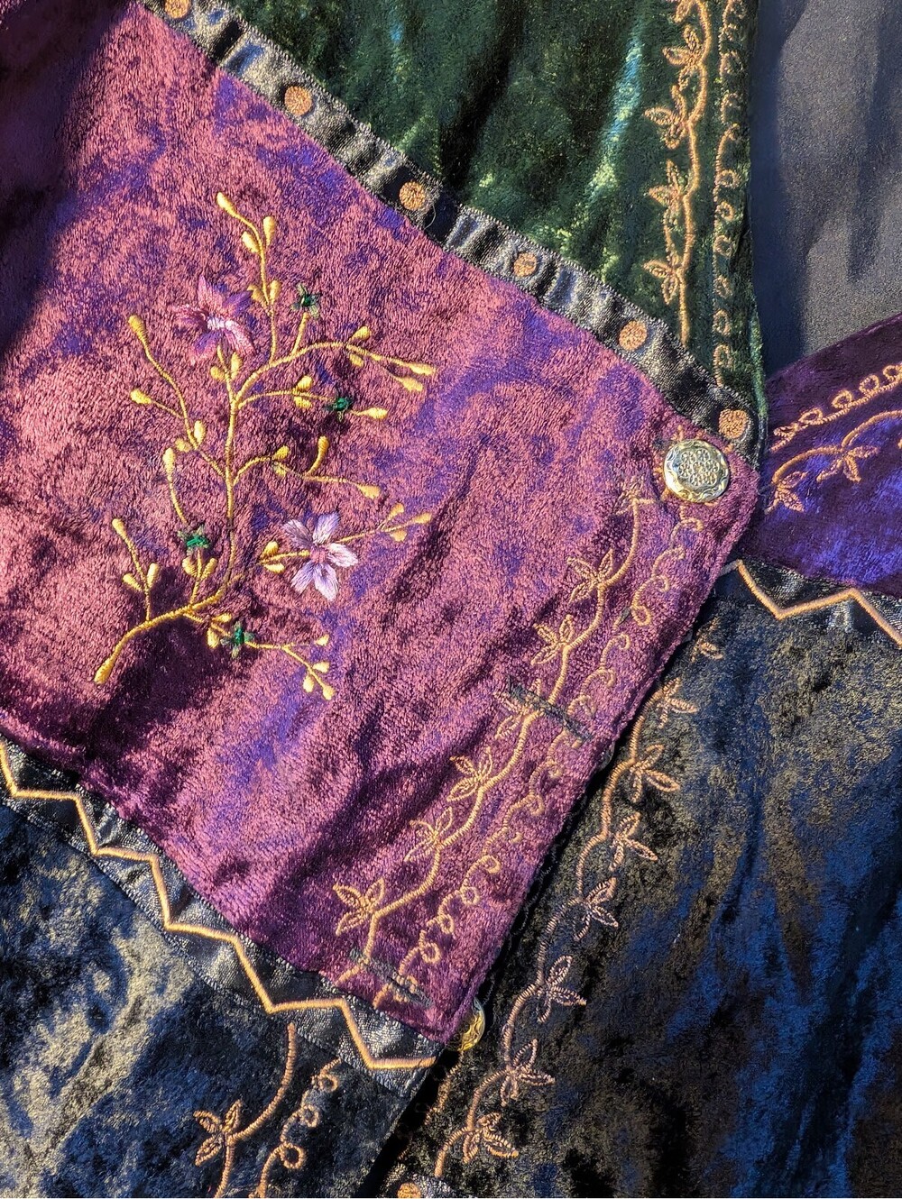 White Stag Multicolor Velvet Embroidered Women's Vest XL